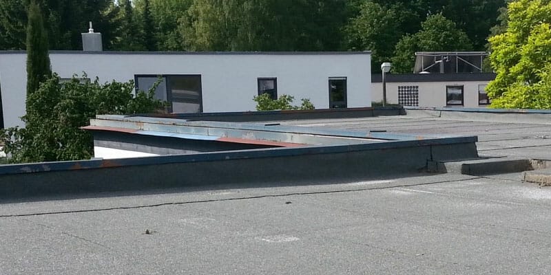 common problem areas of commercial flat roofs